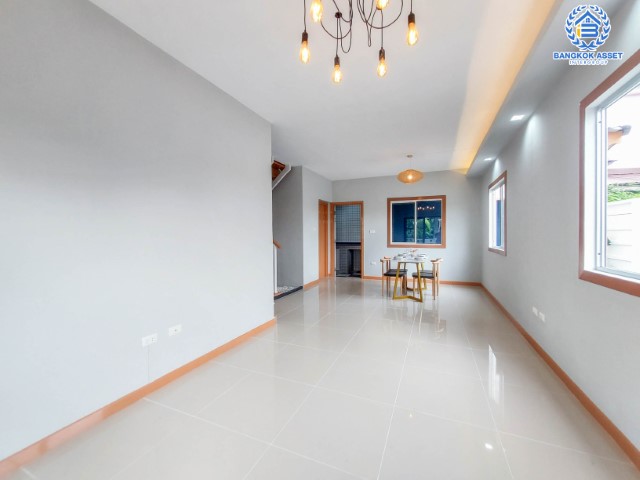 *****ทาวน์เฮ้าส์มือสองย่านปทุมธานี ม.พฤกษา60/1 รังสิต-บางพูน #หลังมุม เนื้อที่กว้างขวางถึง 27 ตร.ว. ฟังก์ชัน 3 ห้องนอน 2 ห้องน้ำ 1 ที่จอดรถ บนทำเลเดินทางสะดวก เชื่อมต่อถนนหลายเส้นทาง เพียง 12 นาทีก็ถึงรถไฟฟ้าสายสีแดง "สถานีรังสิต" ใกล้ฟิวเจอร์พาร์ค และทางด่วน "บางพูน" ราคาถูกสุดในย่านนี้! จองด่วน!